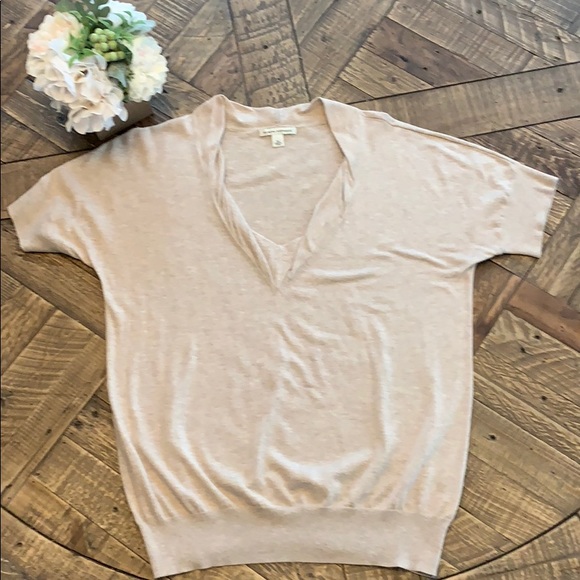 Banana Republic Tops - Banana Republic Short Sleeve V-Neck Sweater Banana Republic Tops - Banana Republic Short Sleeve V-Neck Sweater